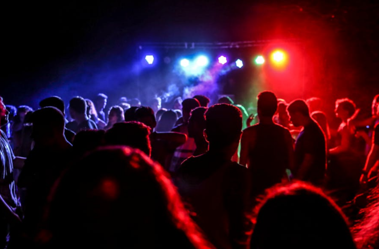 Slotfeest ter ere van 150 jaar Mata Hari in de Prinsentuin met liveoptredens en drag performances