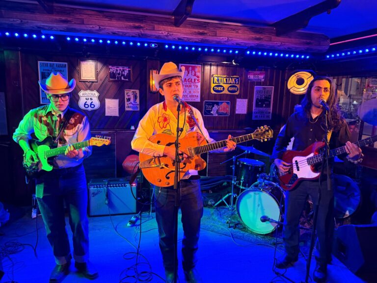 Dom Glynn & His Sunday Best (UK) old-school honky-tonk country live muziek — muziek in Leeuwarden