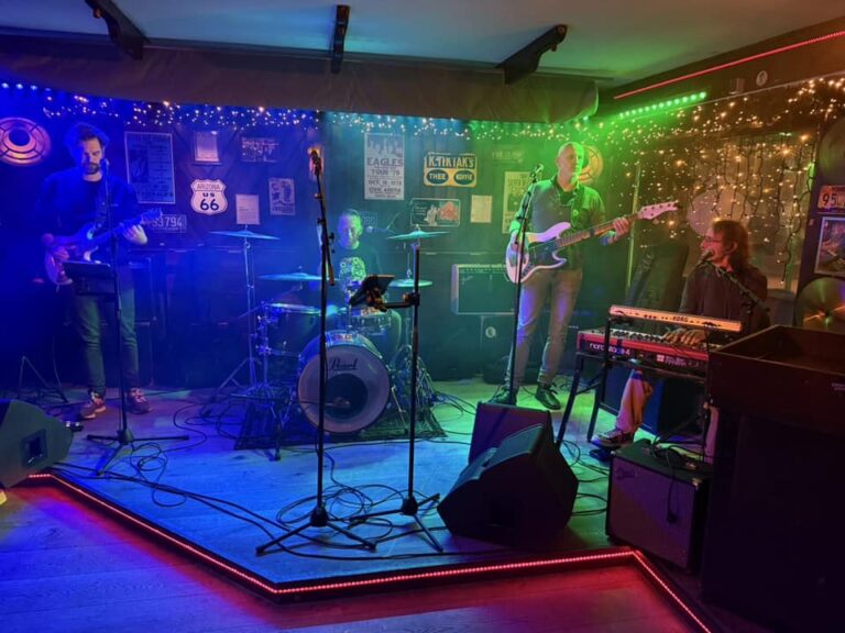 Nieuwjaarsborrel Jamsessie — muziek in Leeuwarden